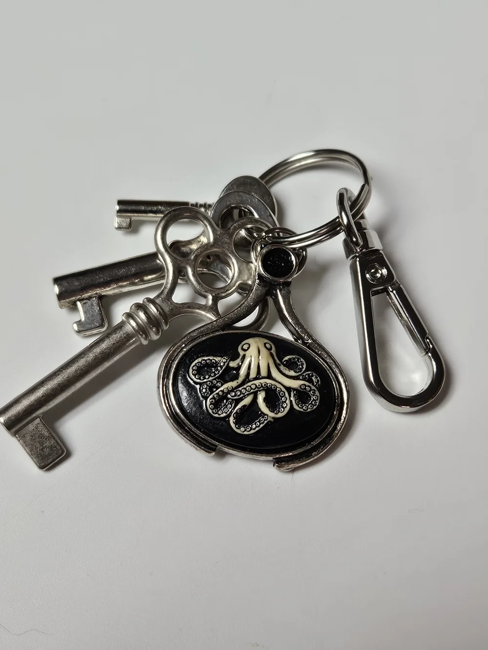 Octopus Pendant Key & Card Holder Keychain - Black